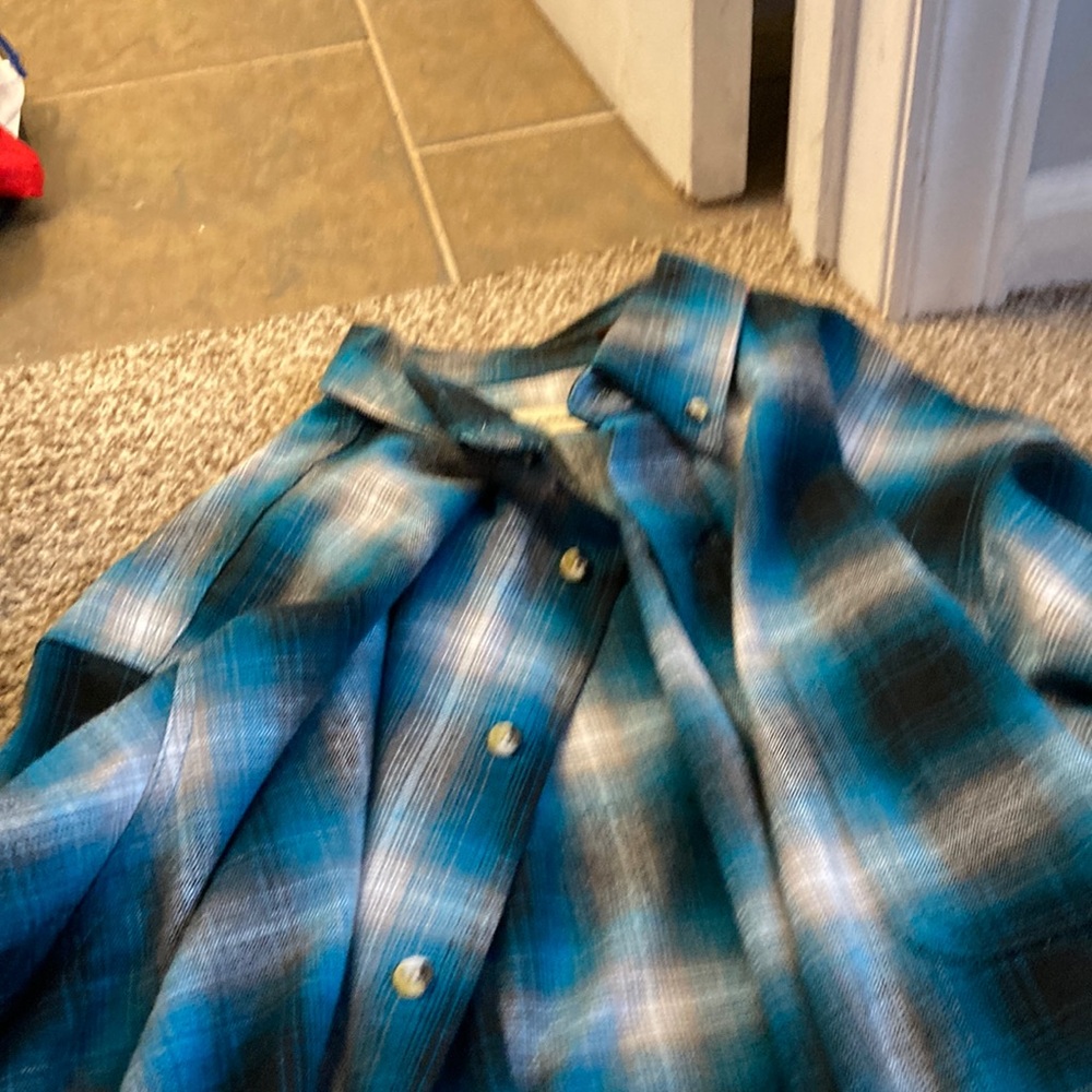 Never worn me s shirt